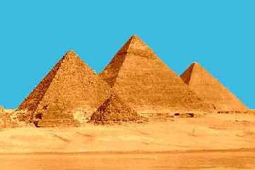 pyramid giza pyramids khufu larger far middle because facts ancient egypt looks three seven higher ground built wonders